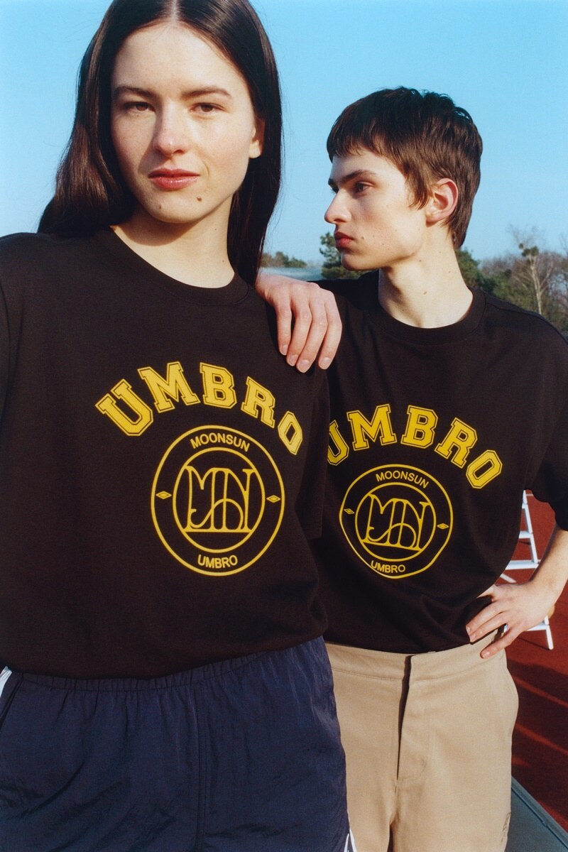 UMBRO] [UMBRO X MOONSUN] 로고 반팔 티셔츠