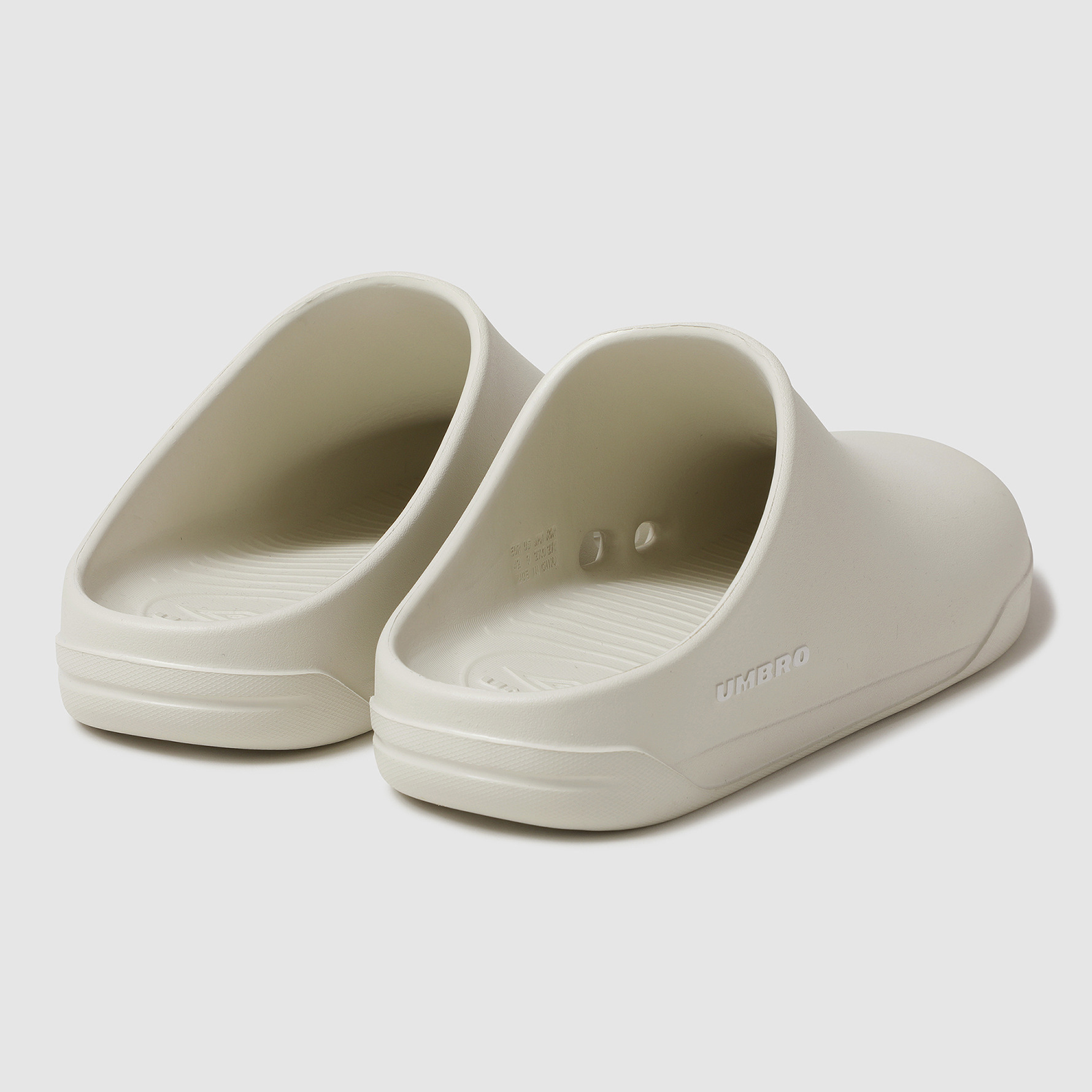 【UMBRO】男女共用 DEFT CLOG /追跡付 UMBRO】男女共用 DEFT CLOG /追跡付