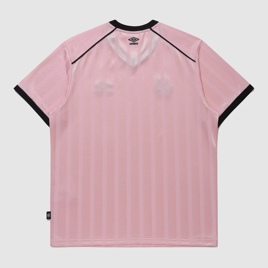 Tシャツ・カットソー UMBRO UMBRO X MOONSUN GAME SHIRT PINK UQ221CRJ41 UQ221CRJ41_ Umbro T-Shirt Horizon Crew - Black/Pink/Turquoise